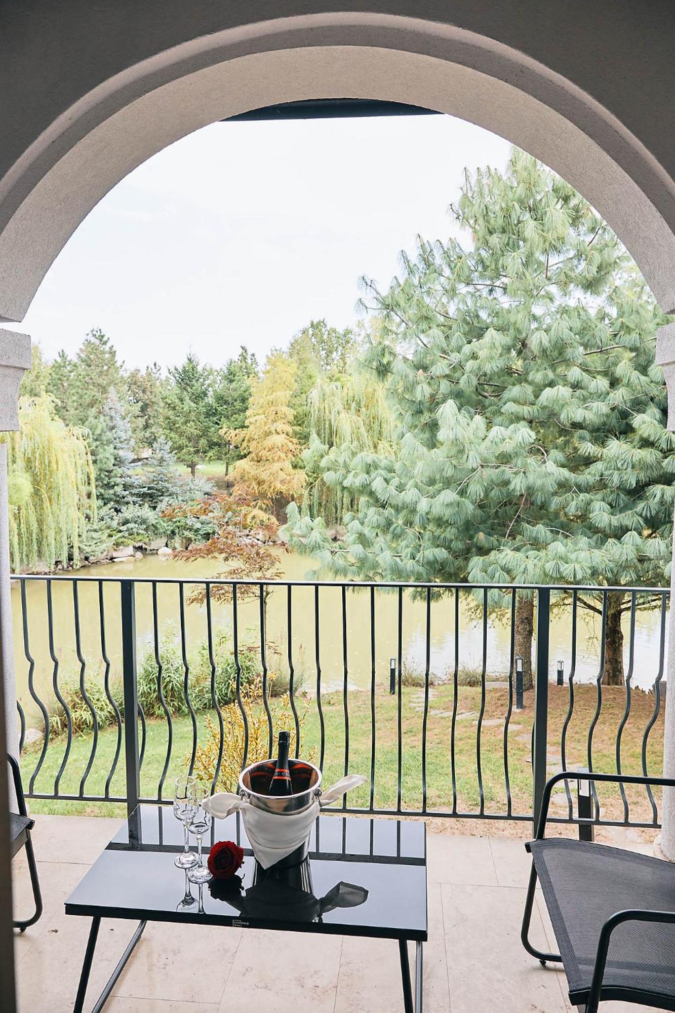 Lacul Verde Resort プロイェシュティ エクステリア 写真